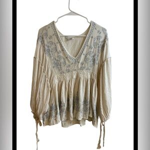 American Eagle Cream and Blue Blouse